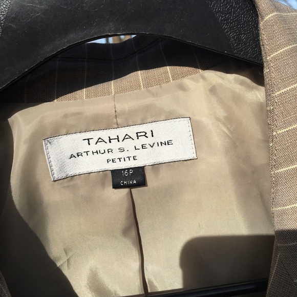 Blazer and slacks suit TAHARI by Arthur Slevine - Picture 2 of 3